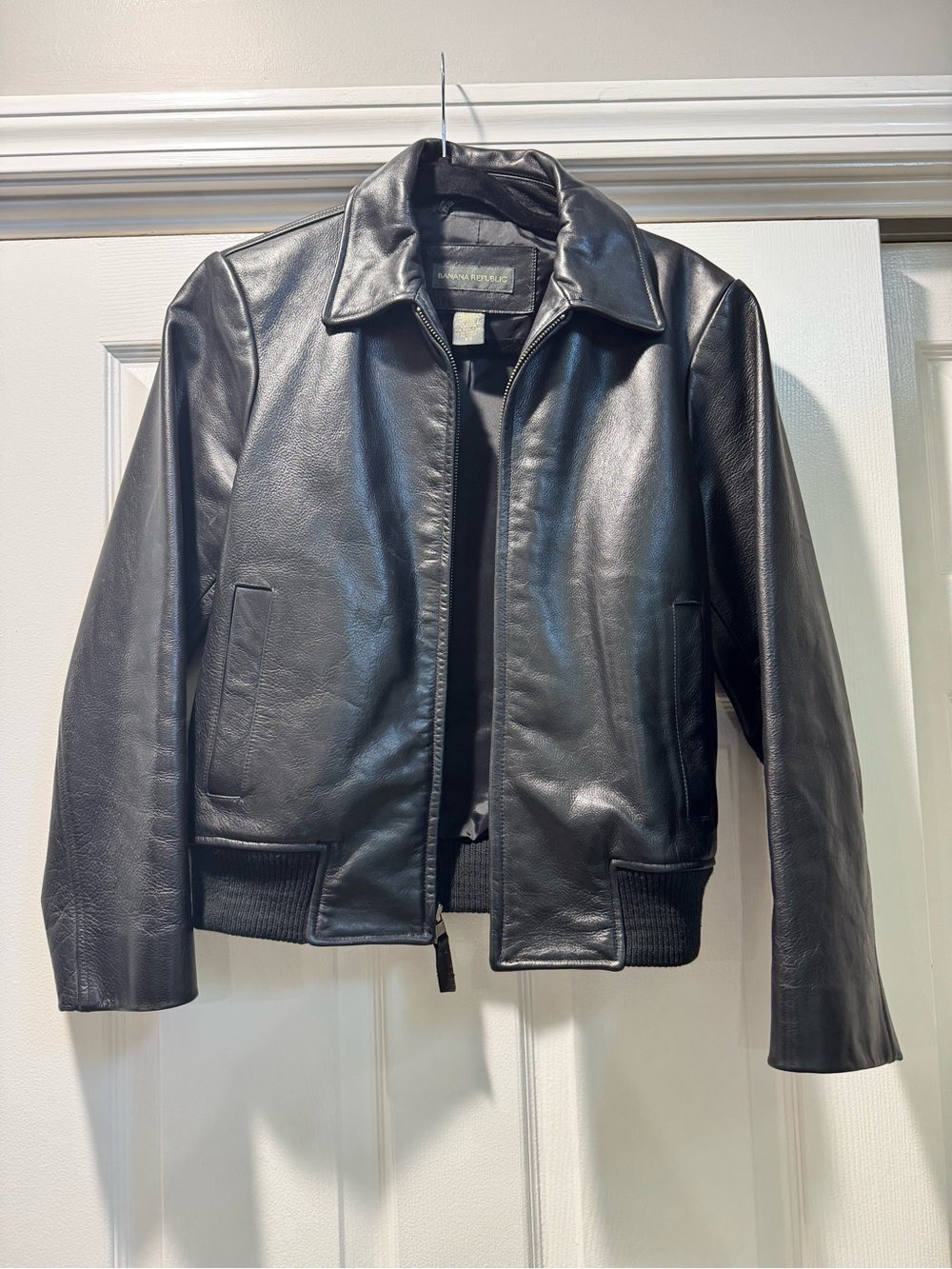 Banana Republic Black Leather Bomber Jacket XS excellent condition!!